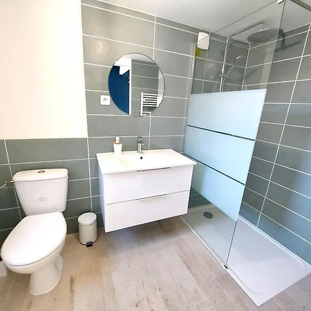 Plain Pied, Avec Mezzanine Et Espace Exterieur 10min Puy Du F *