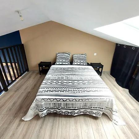 Plain Pied, Avec Mezzanine Et Espace Exterieur 10min Puy Du F